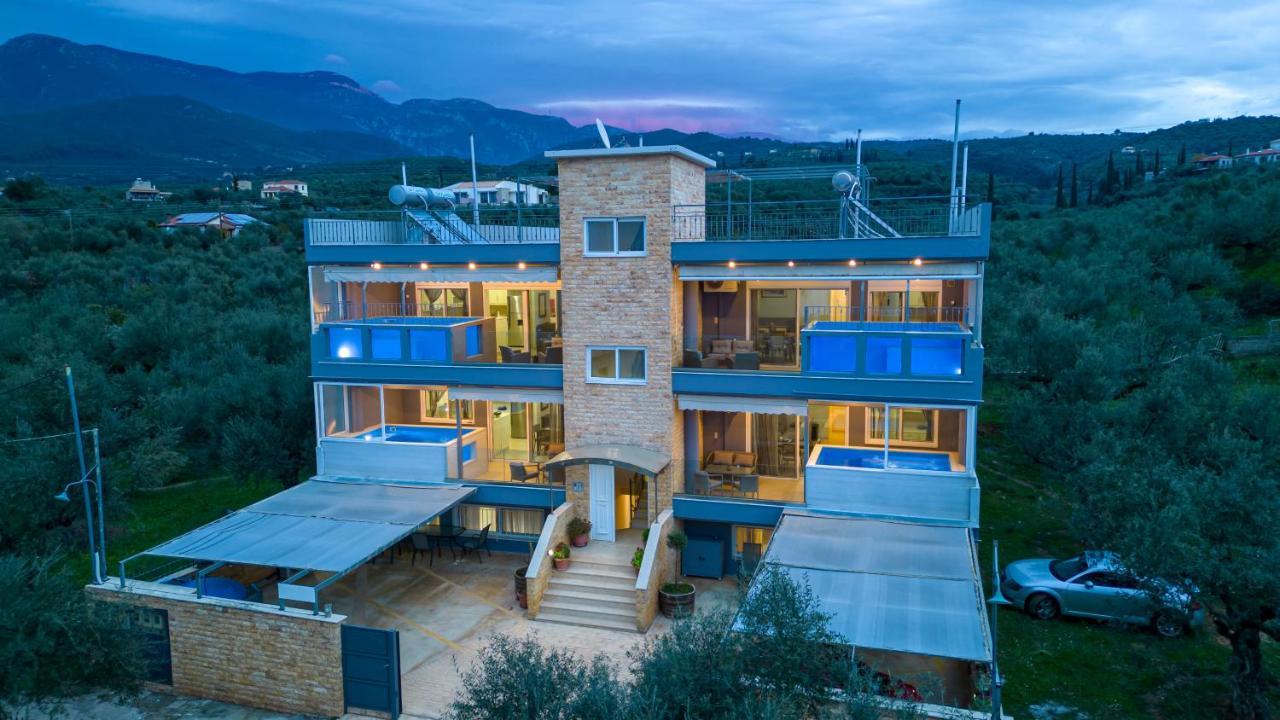 Grand Suites With Private Pools Kalamata Ngoại thất bức ảnh