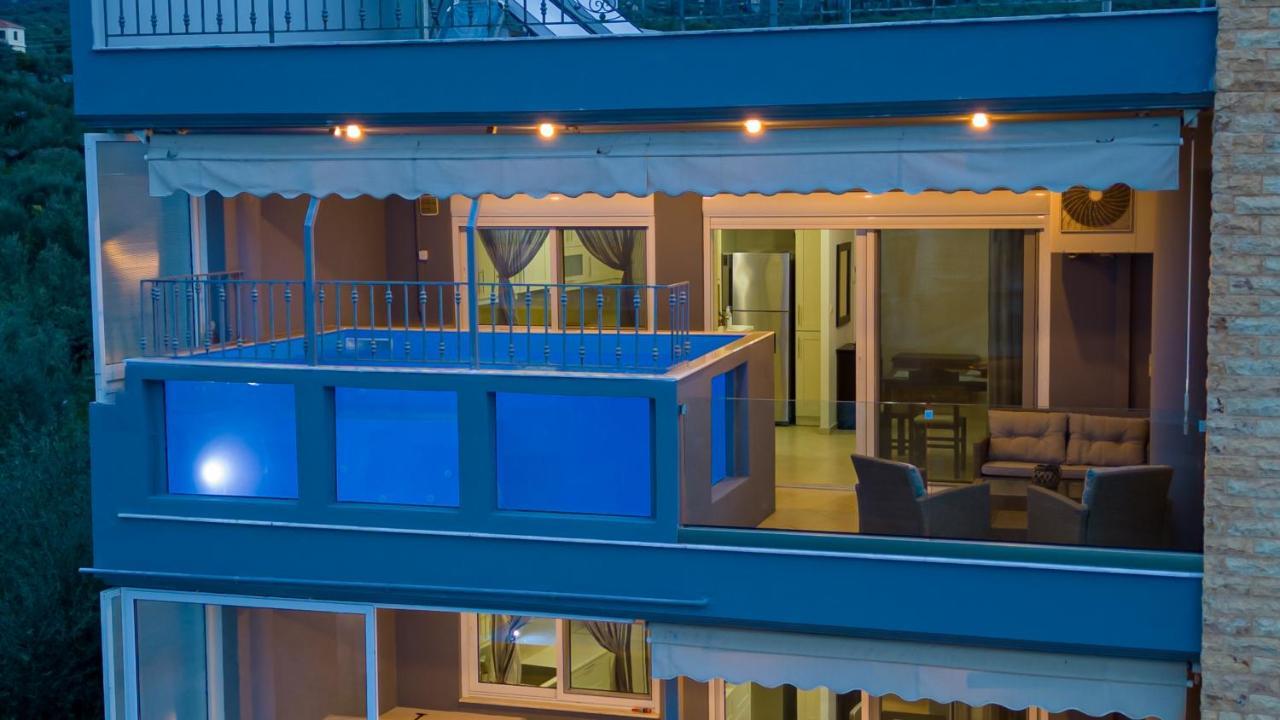Grand Suites With Private Pools Kalamata Ngoại thất bức ảnh