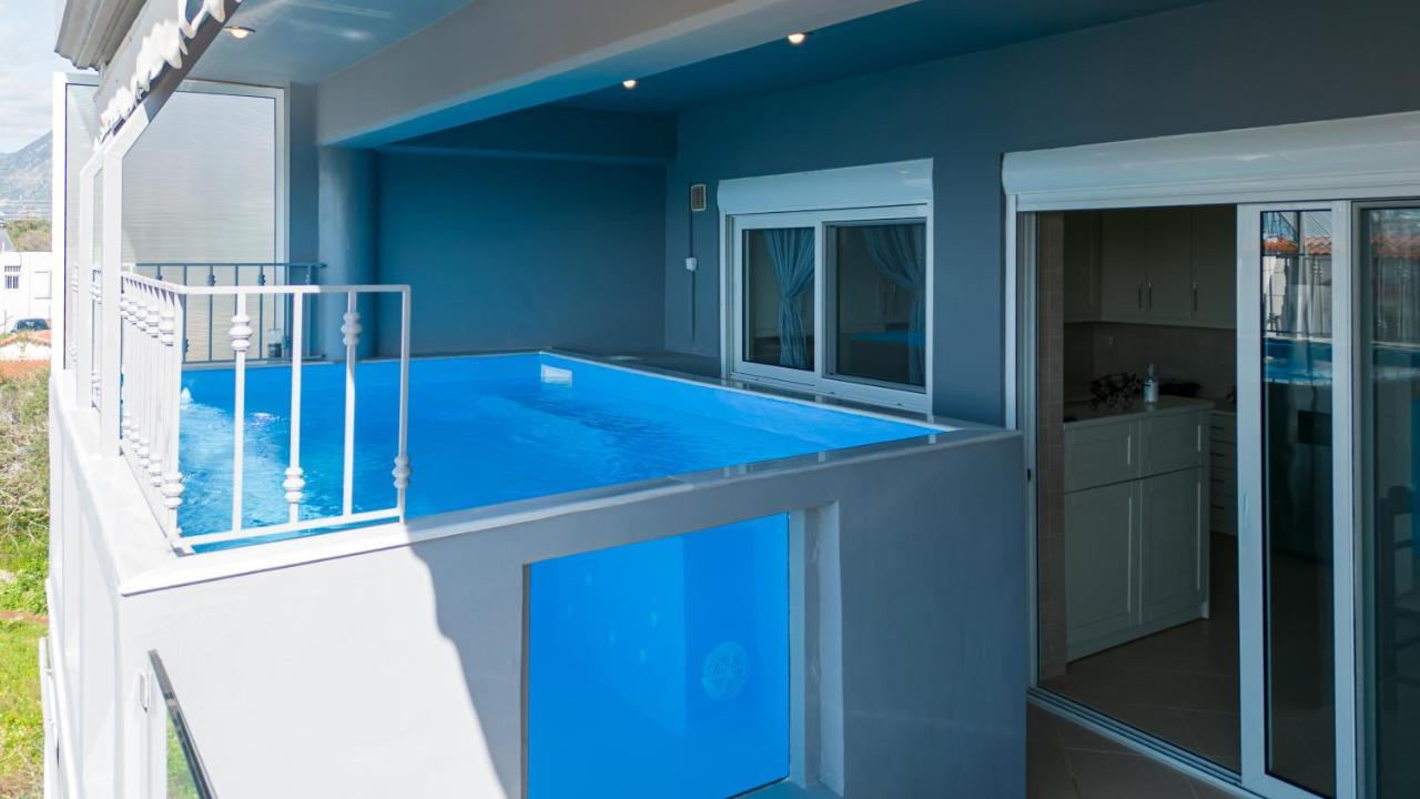 Grand Suites With Private Pools Kalamata Ngoại thất bức ảnh