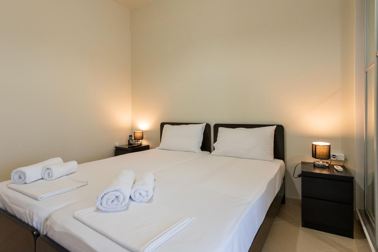 Grand Suites With Private Pools Kalamata Ngoại thất bức ảnh