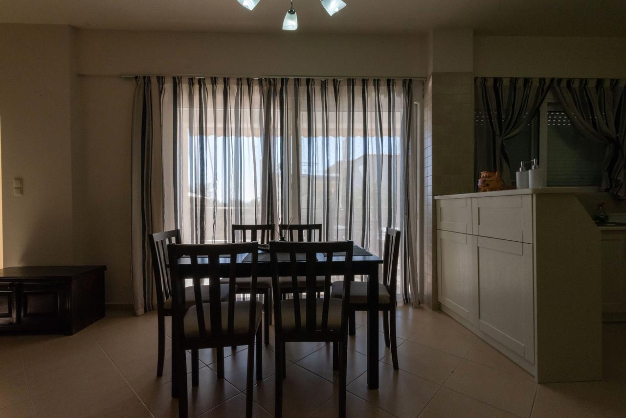Grand Suites With Private Pools Kalamata Ngoại thất bức ảnh