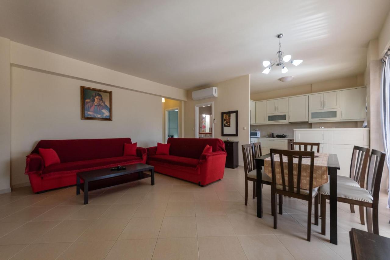 Grand Suites With Private Pools Kalamata Ngoại thất bức ảnh