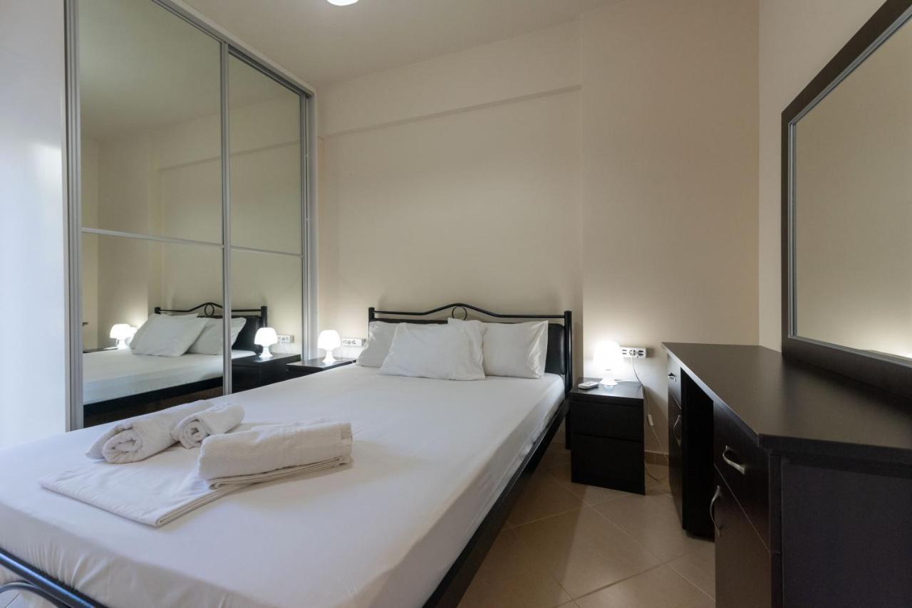 Grand Suites With Private Pools Kalamata Ngoại thất bức ảnh