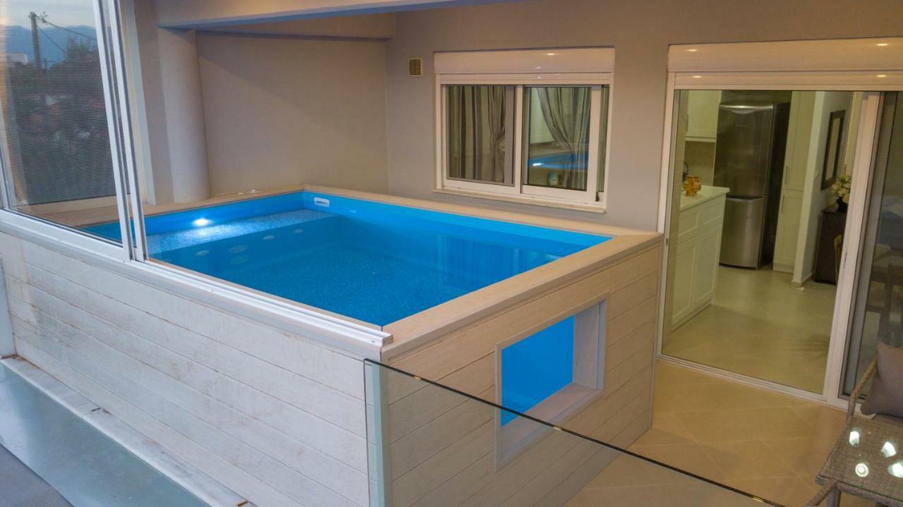 Grand Suites With Private Pools Kalamata Ngoại thất bức ảnh