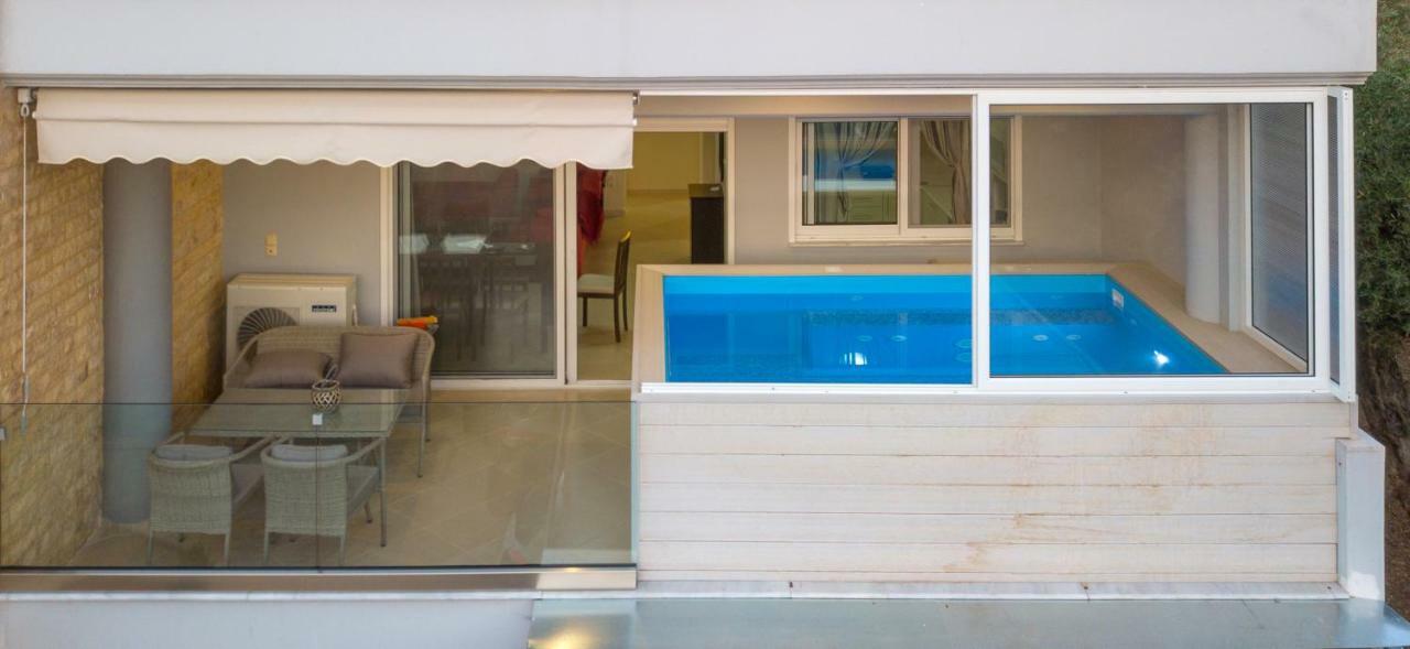 Grand Suites With Private Pools Kalamata Ngoại thất bức ảnh