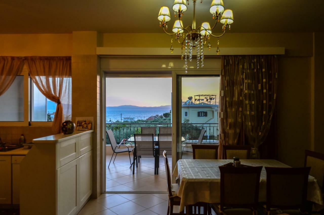 Grand Suites With Private Pools Kalamata Ngoại thất bức ảnh
