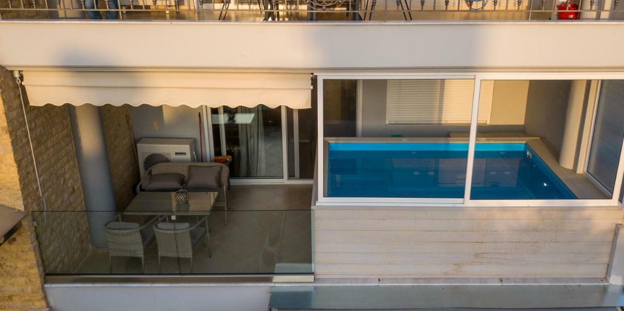 Grand Suites With Private Pools Kalamata Ngoại thất bức ảnh