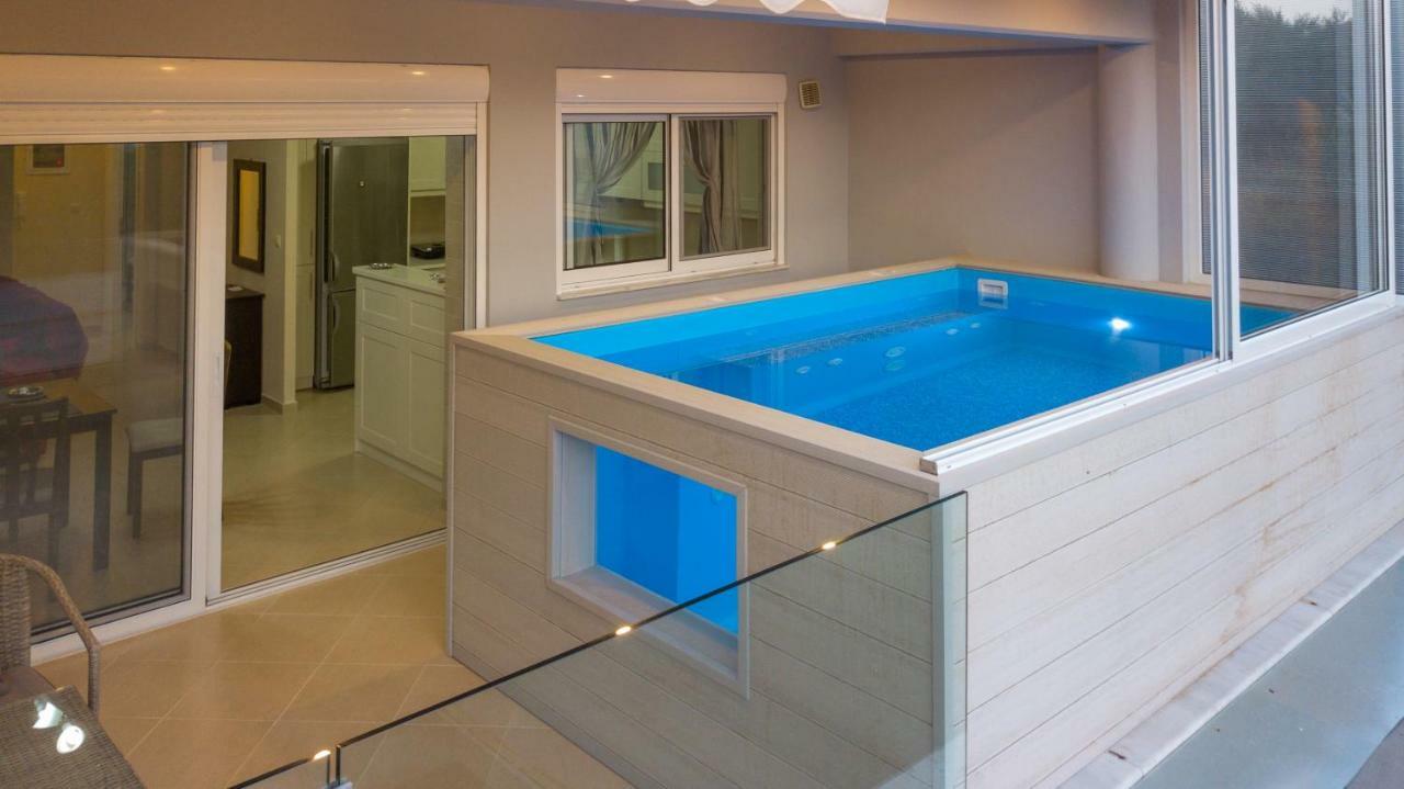 Grand Suites With Private Pools Kalamata Ngoại thất bức ảnh