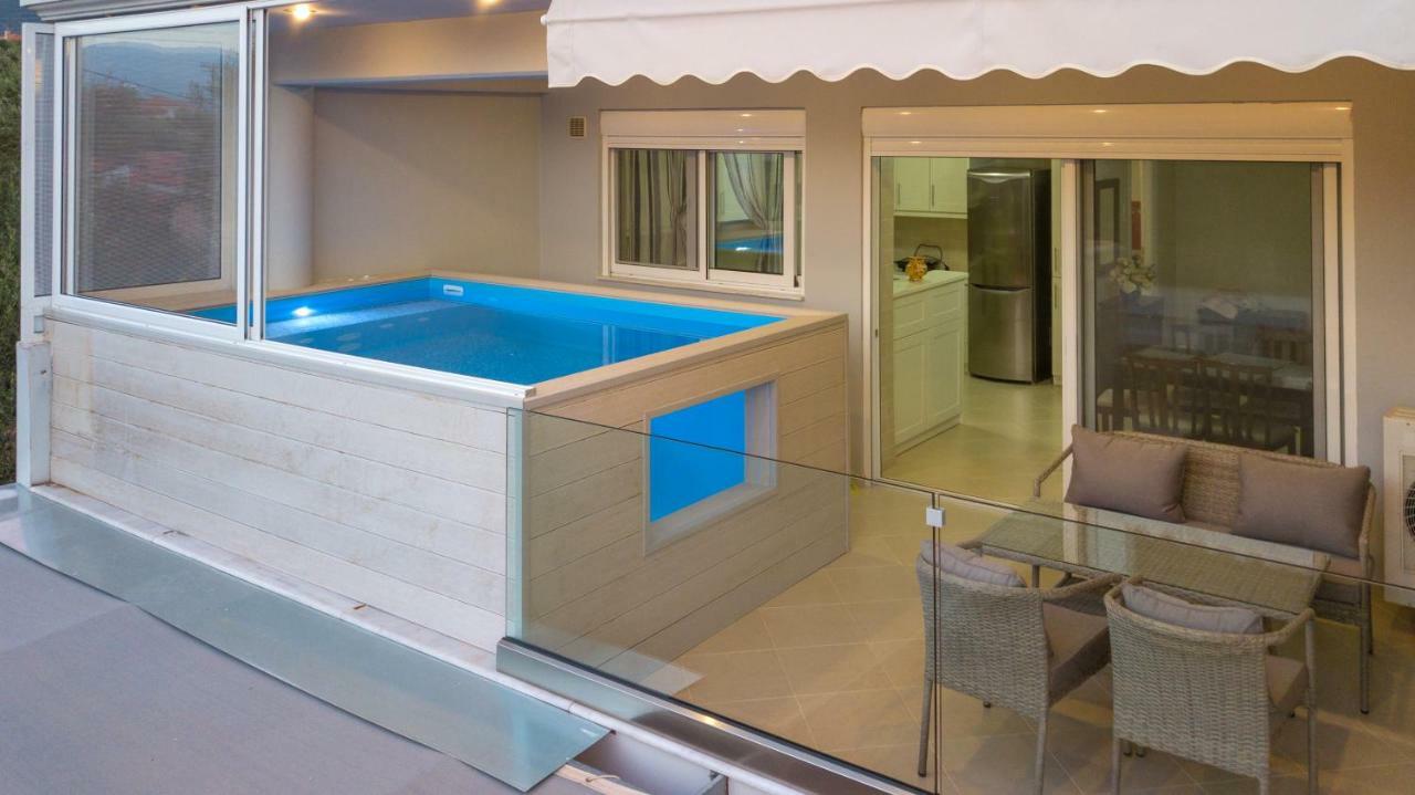 Grand Suites With Private Pools Kalamata Ngoại thất bức ảnh