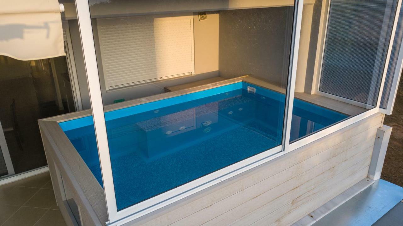 Grand Suites With Private Pools Kalamata Ngoại thất bức ảnh