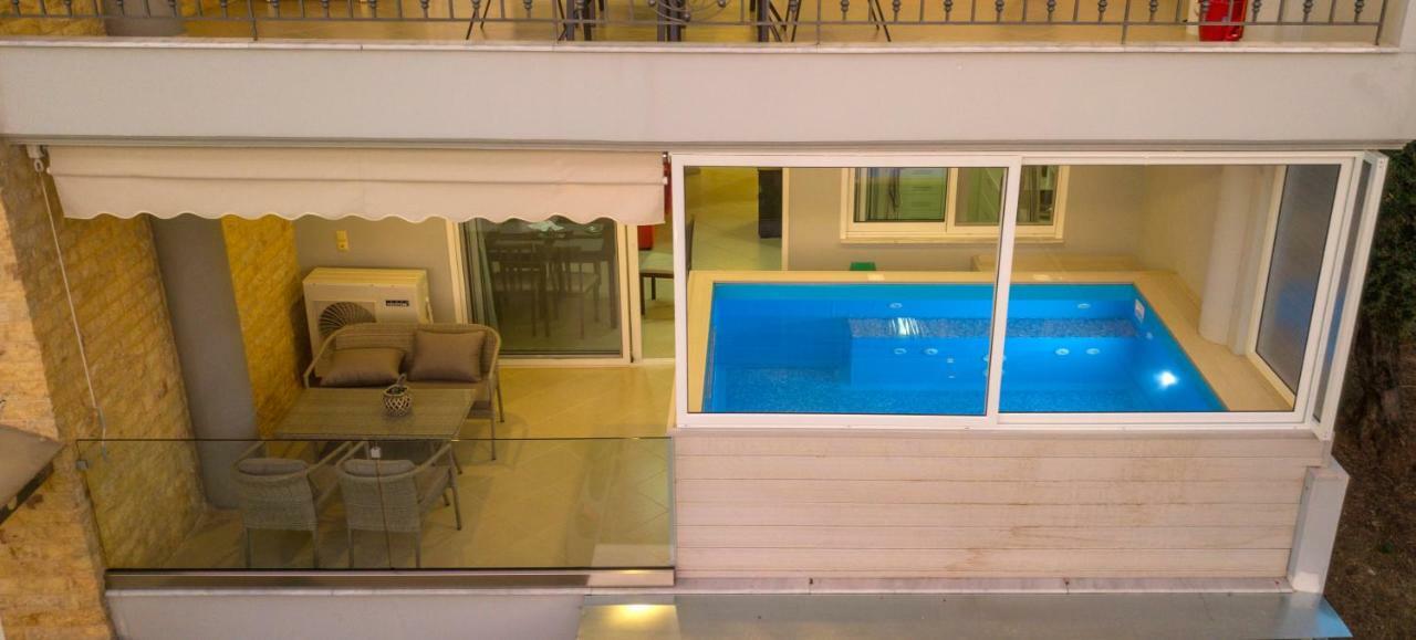 Grand Suites With Private Pools Kalamata Ngoại thất bức ảnh