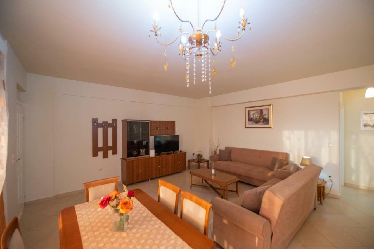 Grand Suites With Private Pools Kalamata Ngoại thất bức ảnh