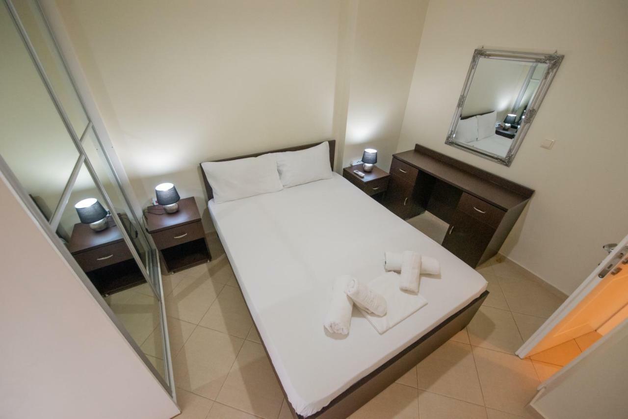 Grand Suites With Private Pools Kalamata Ngoại thất bức ảnh